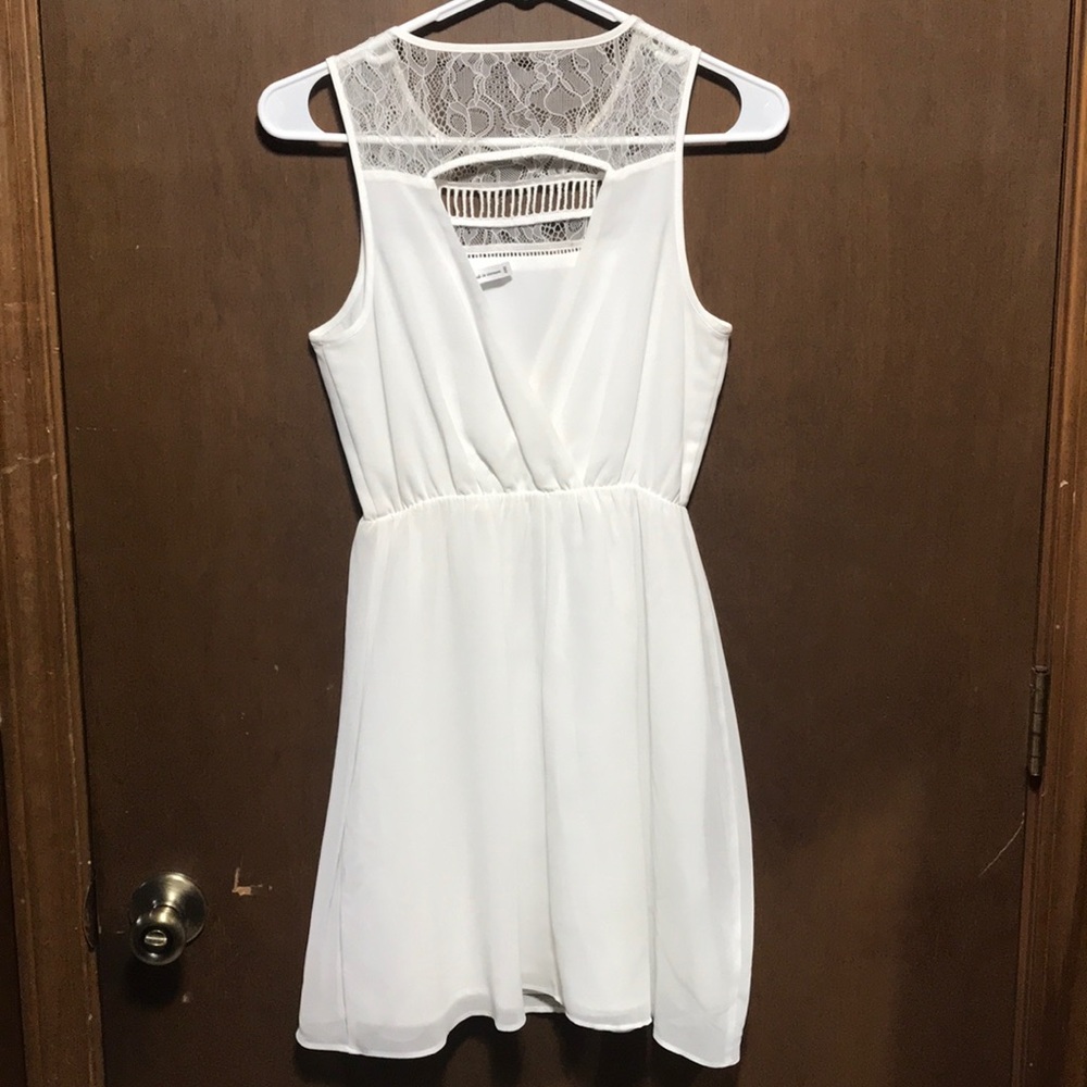 White knee length dress - Picture 2 of 3
